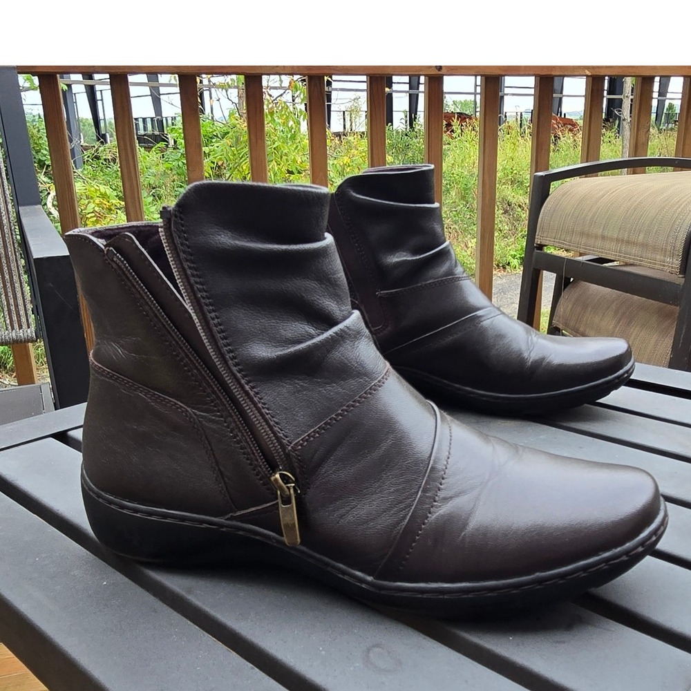 Clarks Collection Womens Dark Brown Leather Ruched Zip Ankle Boots 10 M